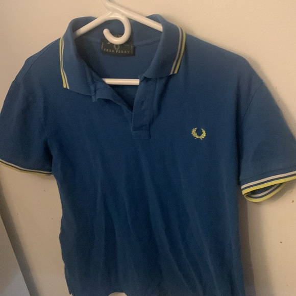 Gorgeous Fred Perry Mid Blue w/yellow and white trim Stretch Cotton Polo SZ L 44 - Picture 2 of 6